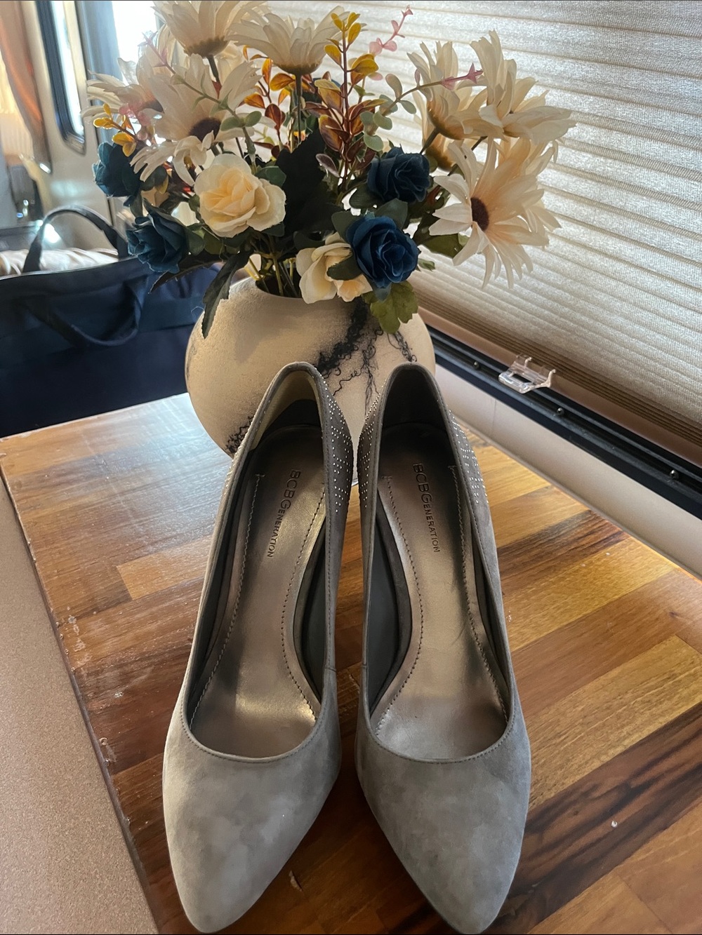 NEW !! Women's Gray Suede Pointed-Toe Pumps